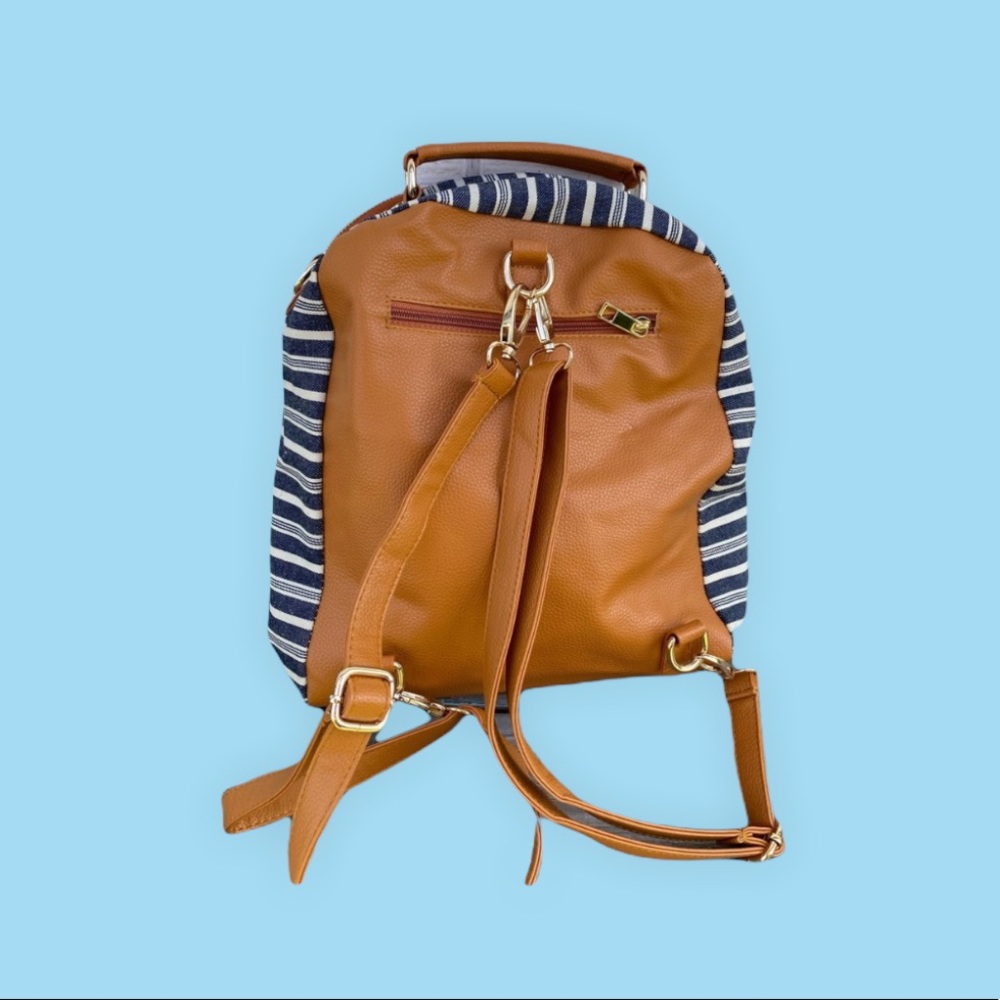 Backpack - Picture 3 of 6